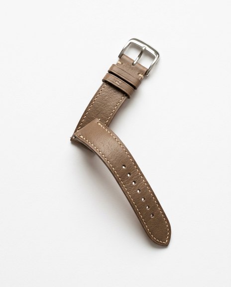 Taupe made-to-measure leather strap with cream stitching